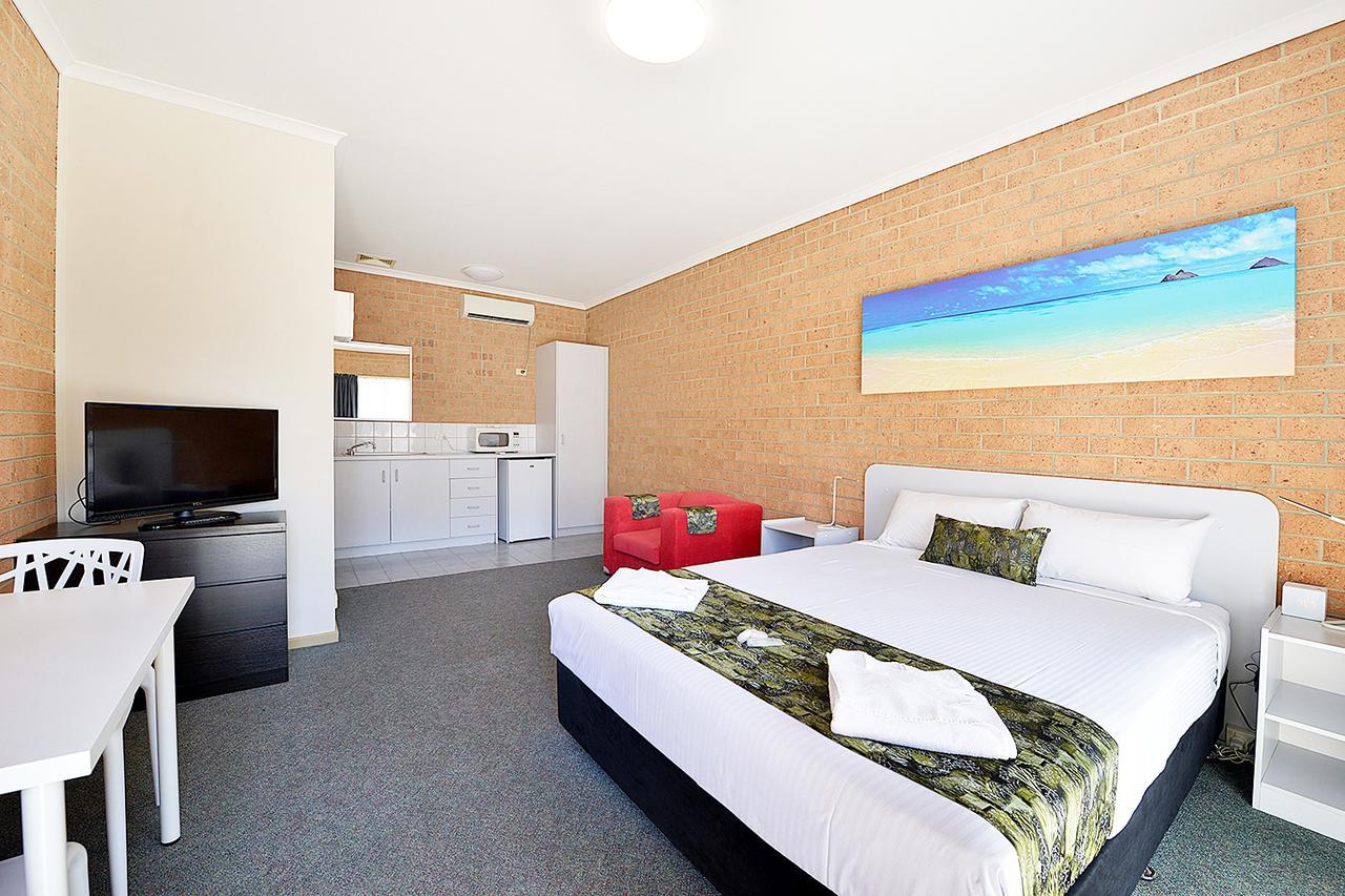 Cranbourne Motor Inn Exterior photo
