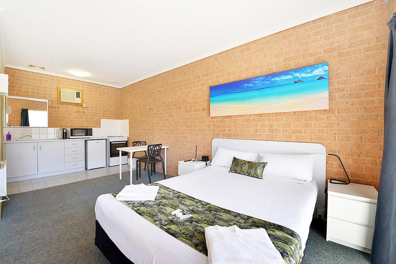 Cranbourne Motor Inn Exterior photo