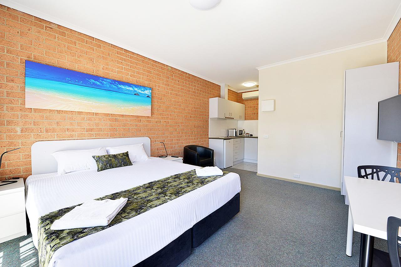 Cranbourne Motor Inn Exterior photo