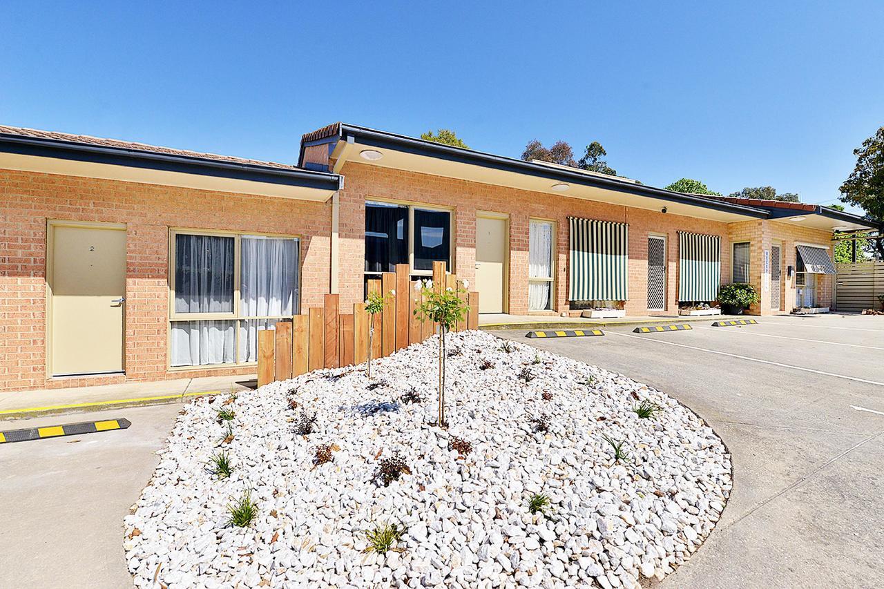 Cranbourne Motor Inn Exterior photo