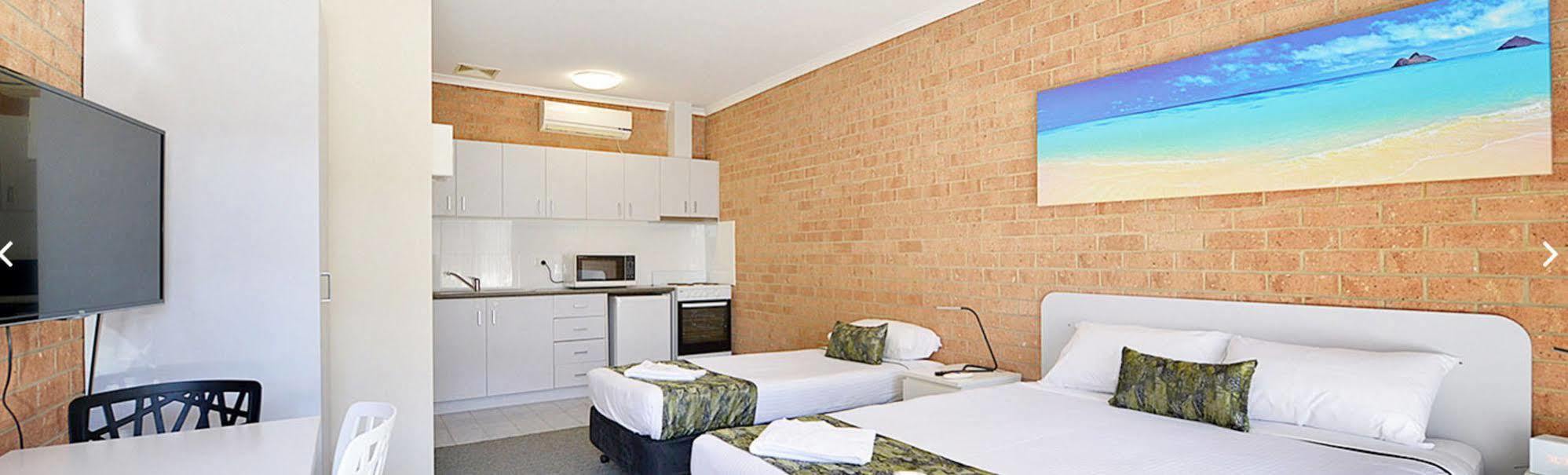 Cranbourne Motor Inn Exterior photo